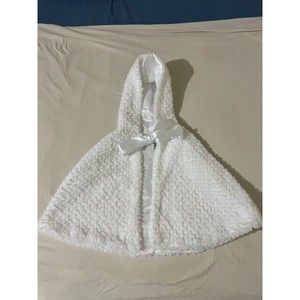 Beautiful White faux fur girls size 6 cape/cloak w/tie & hood wedding formal